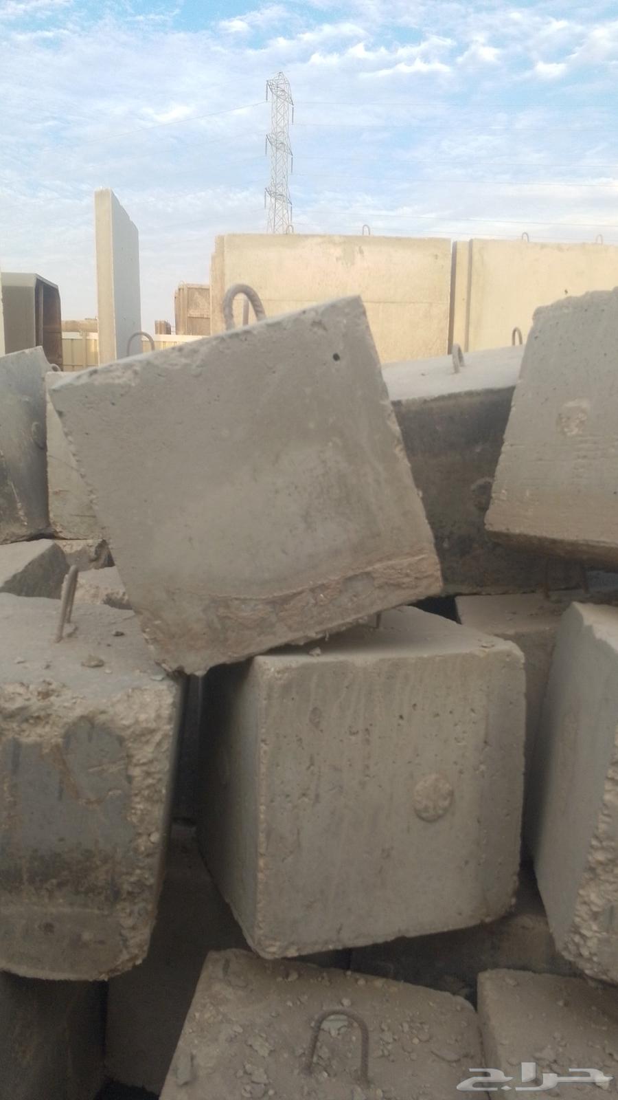 يوجد لدينا جميع المنتجات الخرسانيه قواعد اناره حواجز خرسانيه64458288859651110