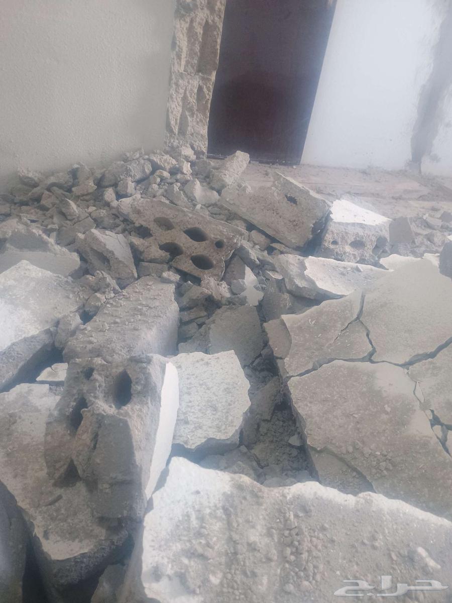 Breaking tiles, plastering and painting64493245782273111