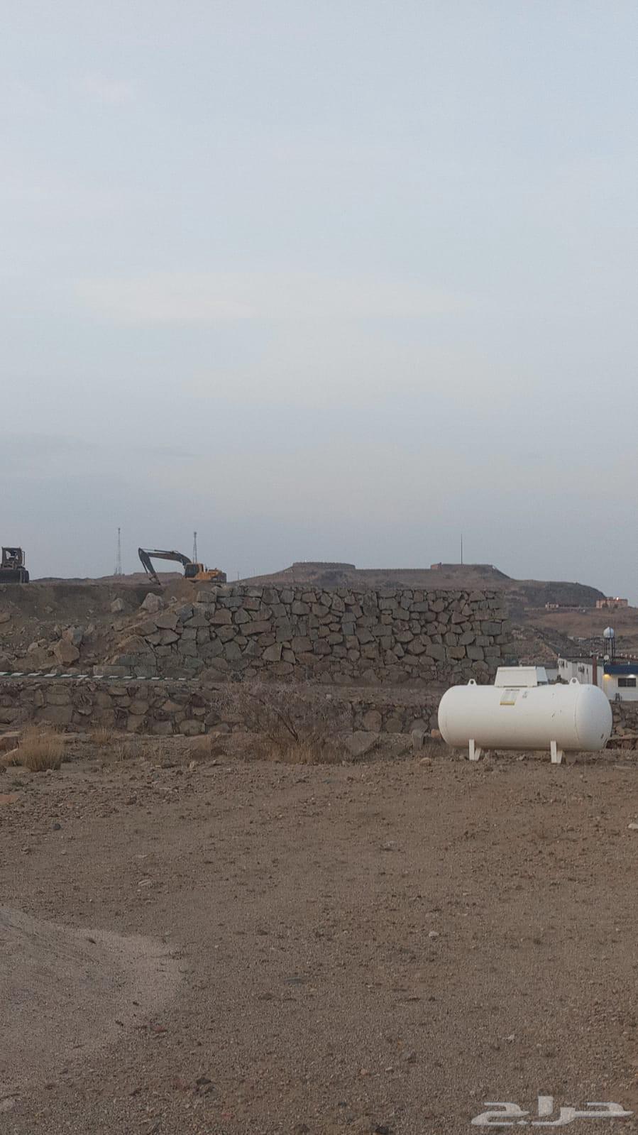 بكلين لبناء الحجر وقص الاراضي ولهدم المباني اتالفه64457870788609112