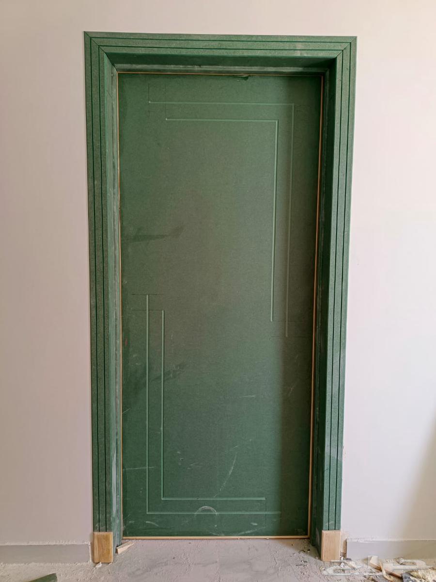 Carpenter wood doors but with shiny walnut in the middle of the water clean work64458039267586112