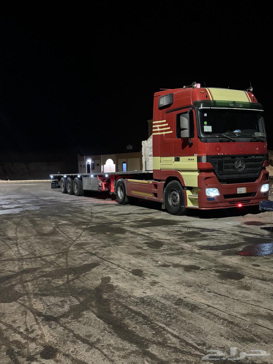 Flatbed trailer for loading64459393738498110