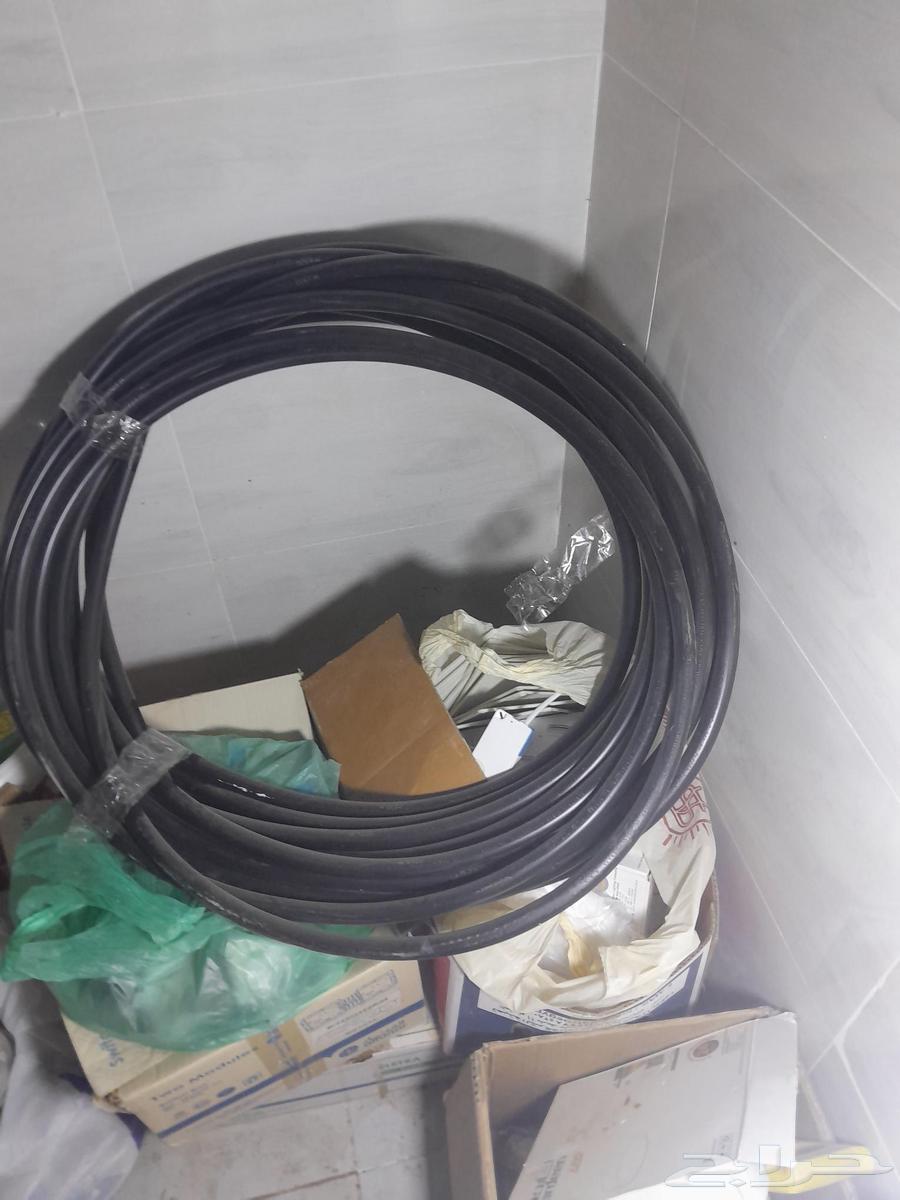 There is a new, unused electricity meter cable, approximately 15 meters long, clean64459305055874111