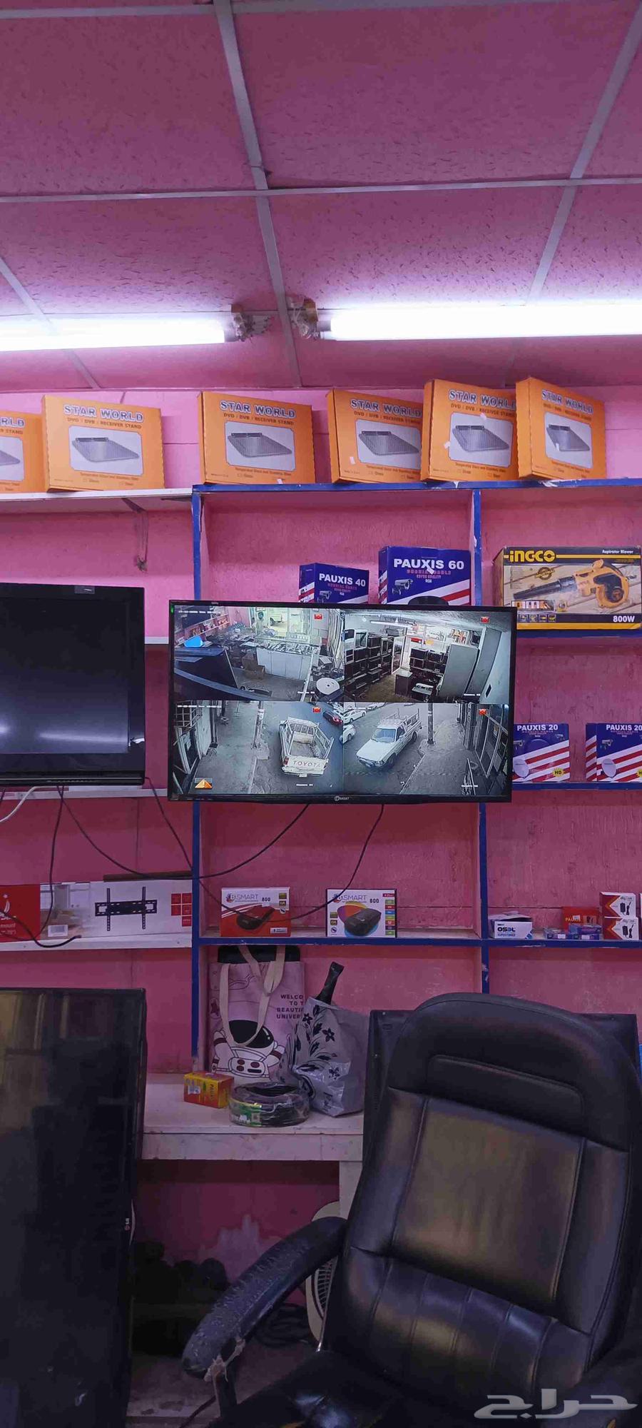 Engineer for shower installation and maintenance, cameras and monitors64458915736194110