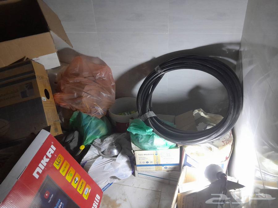 There is a new, unused electricity meter cable, approximately 15 meters long, clean64459305055874110