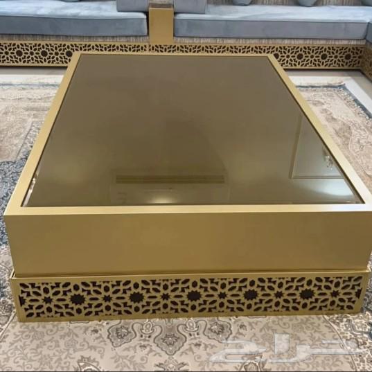 We customize tables of all types: wood, glass, marble.64459424236162111