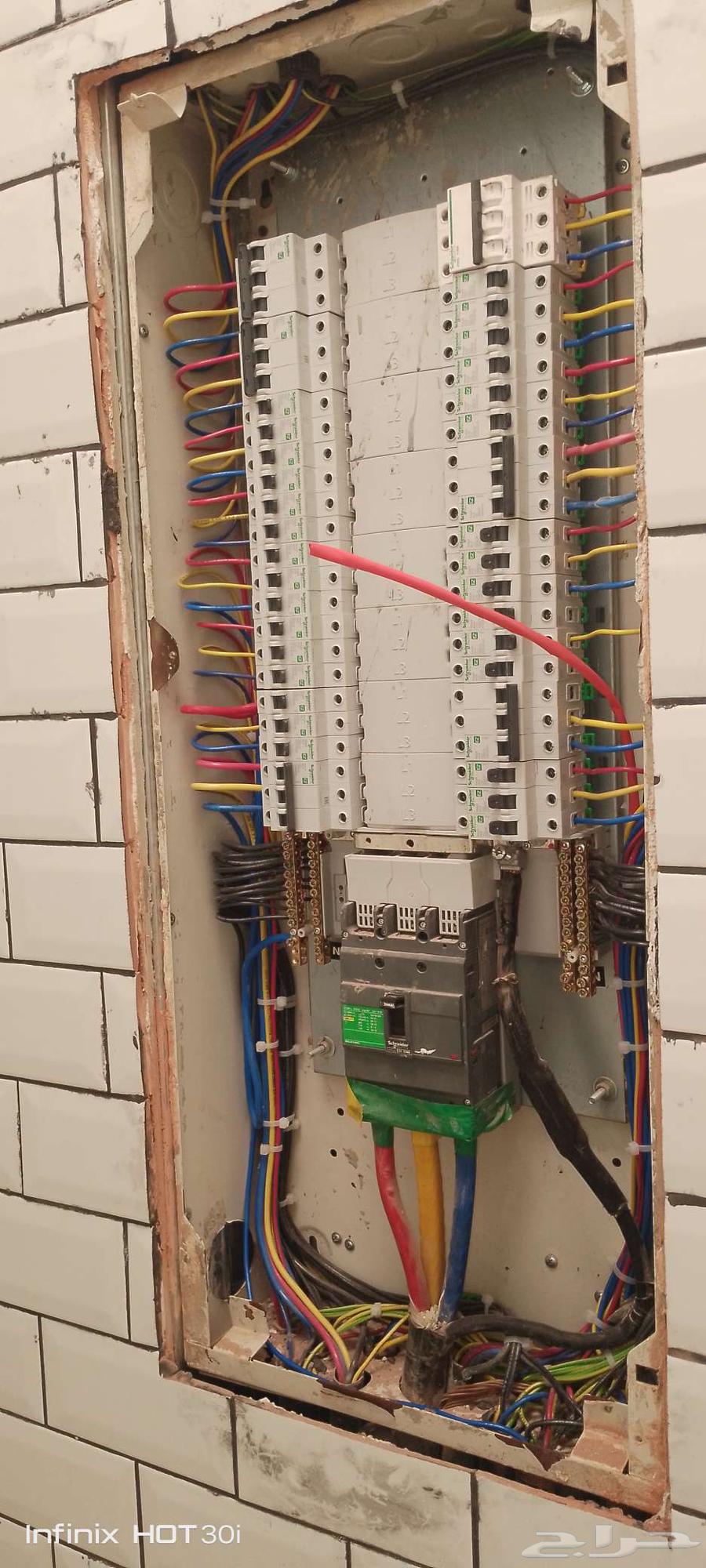 كهربائي لجميع الاعمال الكهربائيه شقق فللل عماير.محلات واجهات64458886160003110