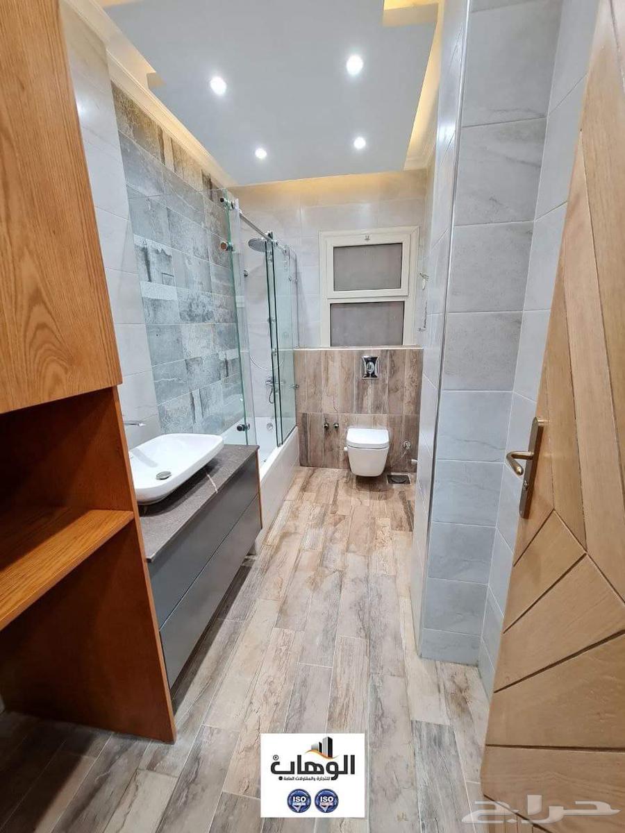 A Pakistani teacher wants to work as a plumber tiler or in r64459379074562114