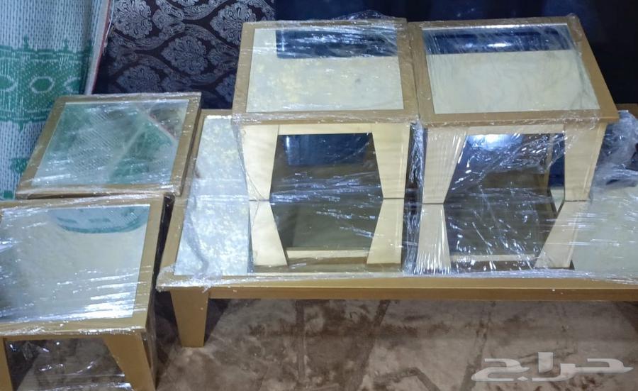 Single clean table and bed for sale64459790765443111