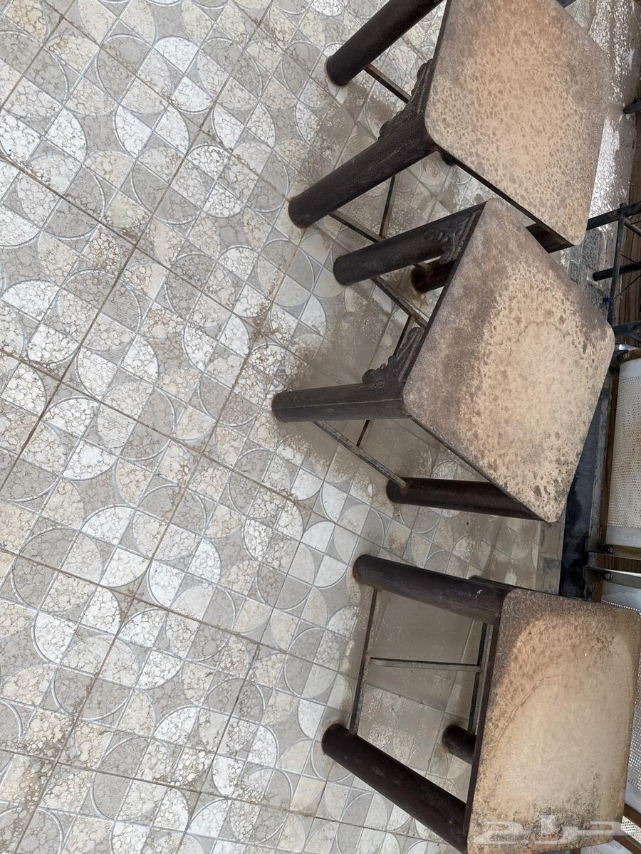 كرسي حديد لي الجلسات الخارجيه حديد قوي وفي كفرات في كل كرسي64459588462339113