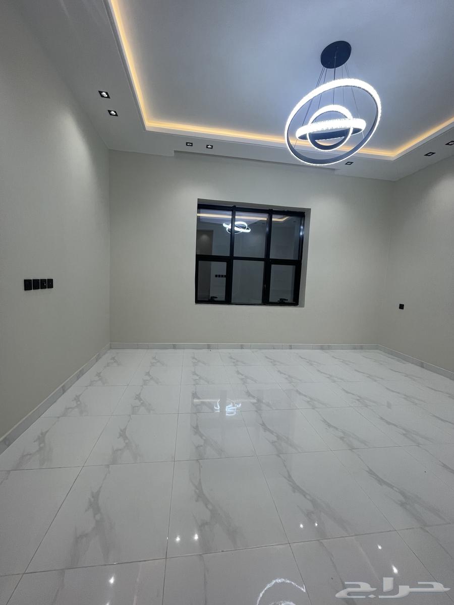 شقق علويه تشطيب ممتاز بسطح ومصعد ع شارع 25 م ابها حى البديع64458070407171114