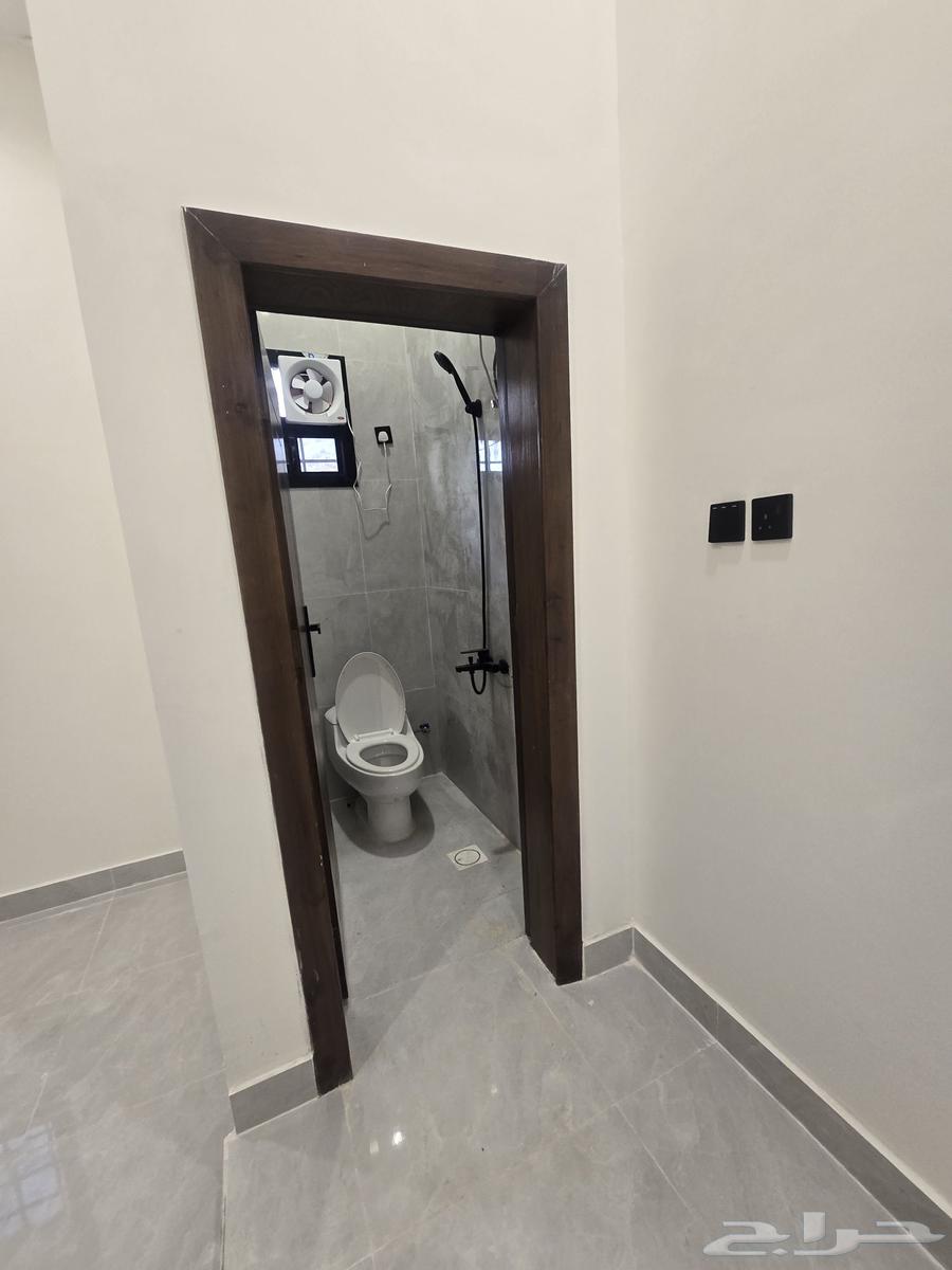 للبيع تاون هاوس دور وملحق 635 الف غرفه للسائق وموقف سياره64458118373122112