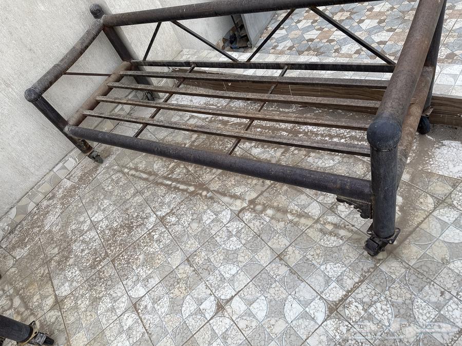 كرسي حديد لي الجلسات الخارجيه حديد قوي وفي كفرات في كل كرسي64459588462339112