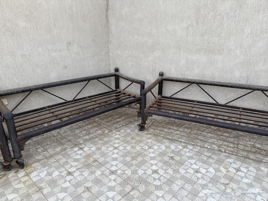 كرسي حديد لي الجلسات الخارجيه حديد قوي وفي كفرات في كل كرسي64459588462339111