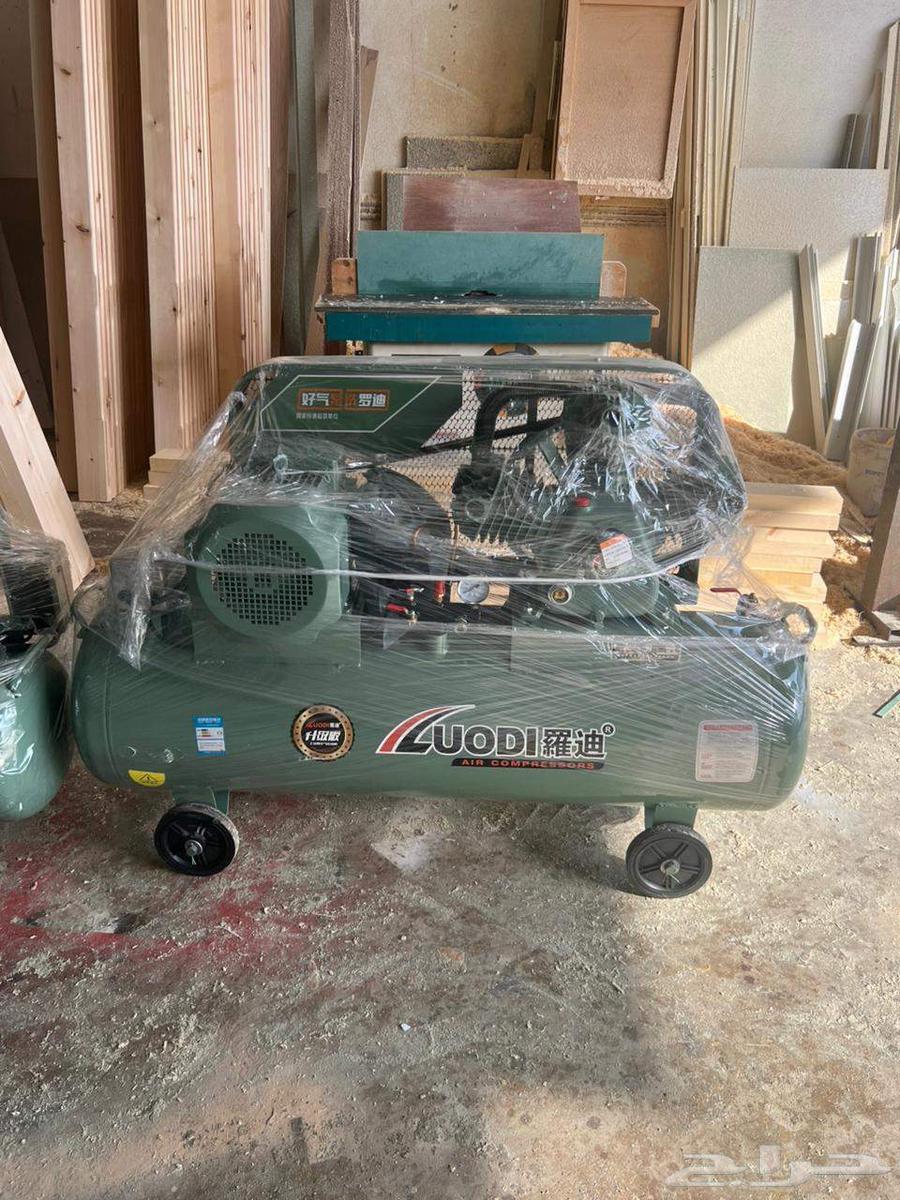 Selling a woodworking machine with trays, suction, and compressor64459572864257113