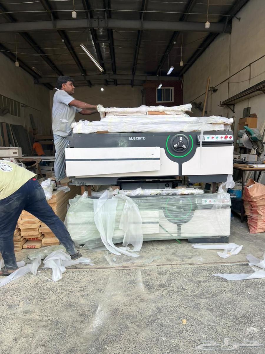 Selling a woodworking machine with trays, suction, and compressor64459572864257110