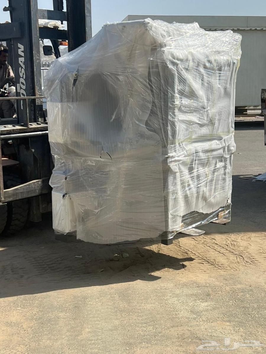 Selling a woodworking machine with trays, suction, and compressor64459572864257111