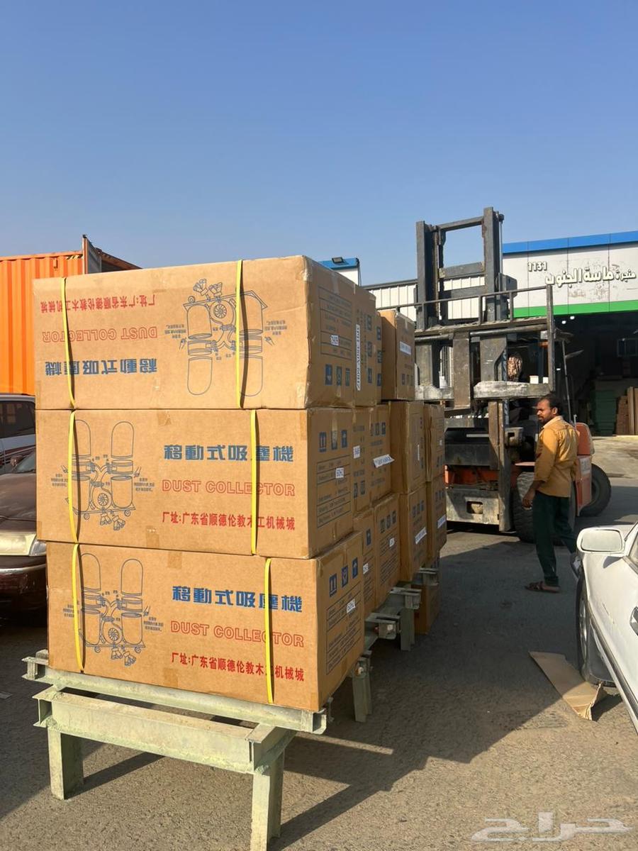 Selling a woodworking machine with trays, suction, and compressor64459572864257114