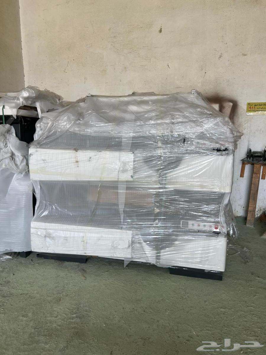 Selling a woodworking machine with trays, suction, and compressor64459572864257112