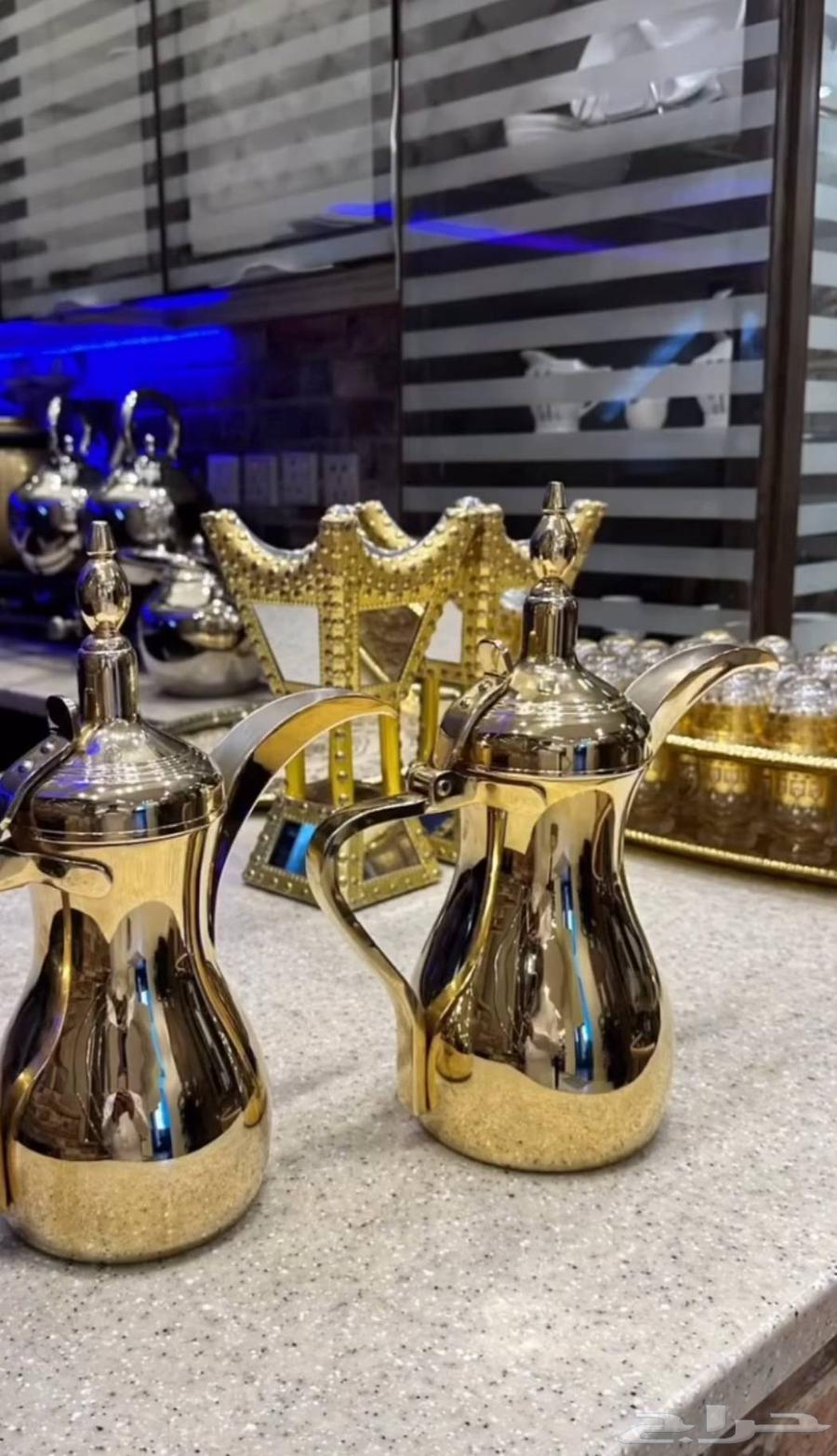 Coffee server, soda servers, and host64473915329155112