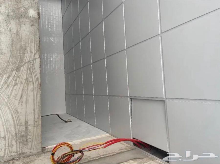 Square suspended ceiling decorator and gypsum board ceiling installation in Jeddah.64459942724993111