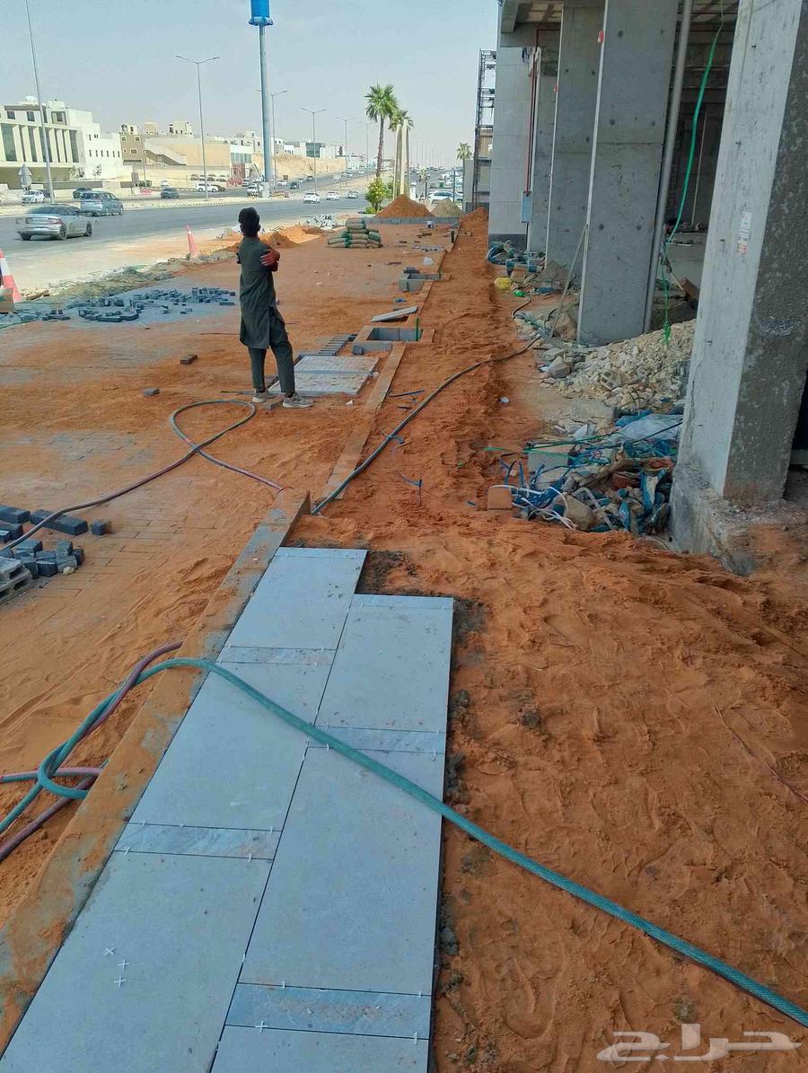 I'm a Pakistani tiler, I work with ceramic, stone, porcelain, marble, and mosaic.64459913351554112