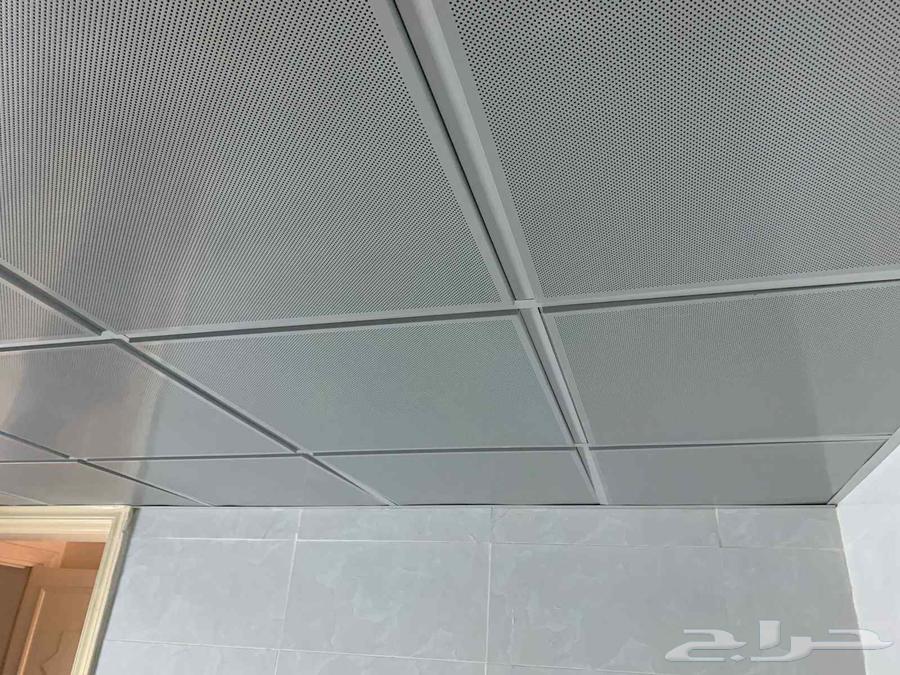 Square suspended ceiling decorator and gypsum board ceiling installation in Jeddah.64459942724993112