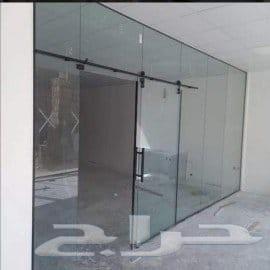 Skilled Technician for Installing Security Glass64473725544833110