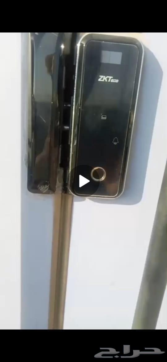 متخصص في تركيب الأقفال الذكيه للمنازل والفنادق64473915298177113