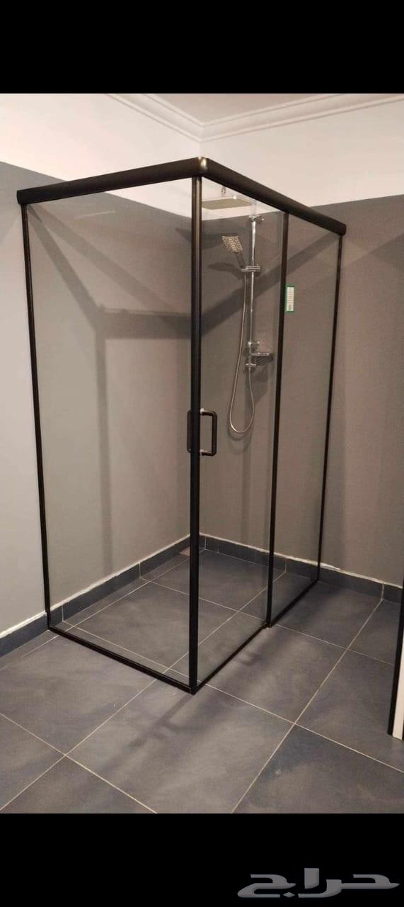 Skilled Technician for Installing Security Glass64473725544833114