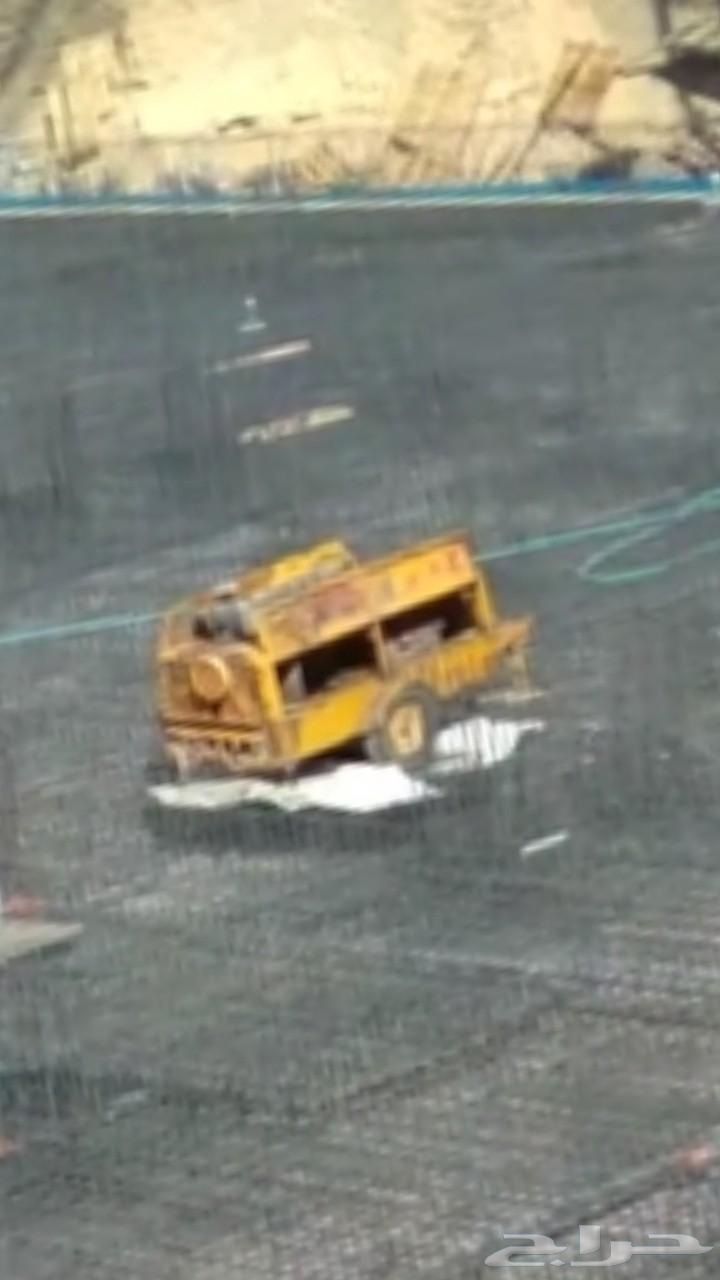 Compressor for crushing and sanding64473965883522111