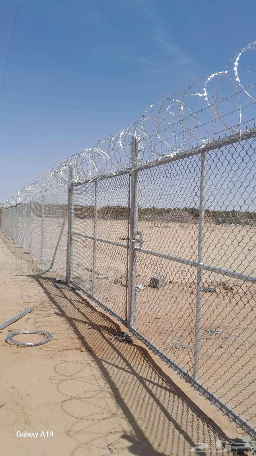 Farm fencing with all required specifications, iron mesh fence64473790249601112