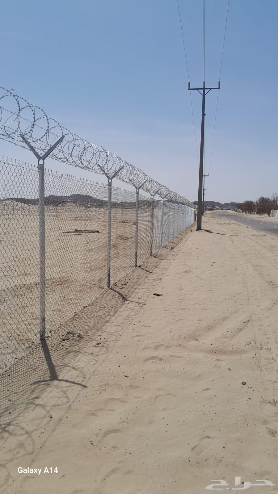 Farm fencing with all required specifications, iron mesh fence64473790249601113