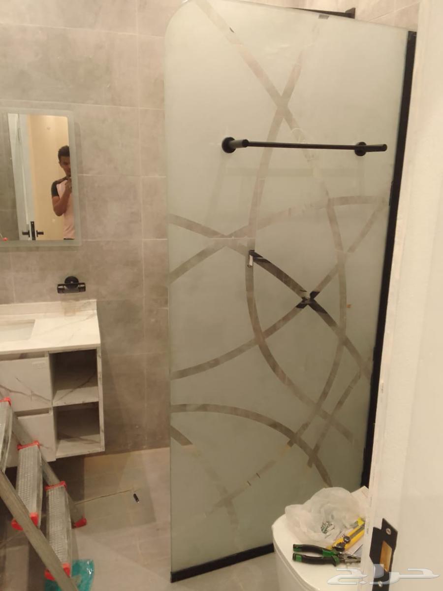 Skilled Technician for Installing Security Glass64473725544833112