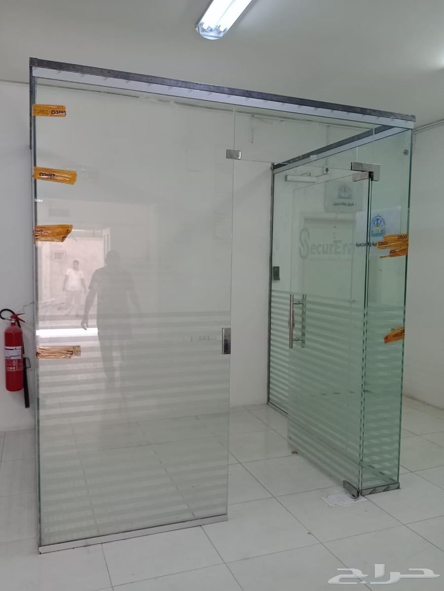 تركيب زجاج سكريت   فني زجاج   جزاز سكريت   قزاز سكريت   زجاج64273737897730111