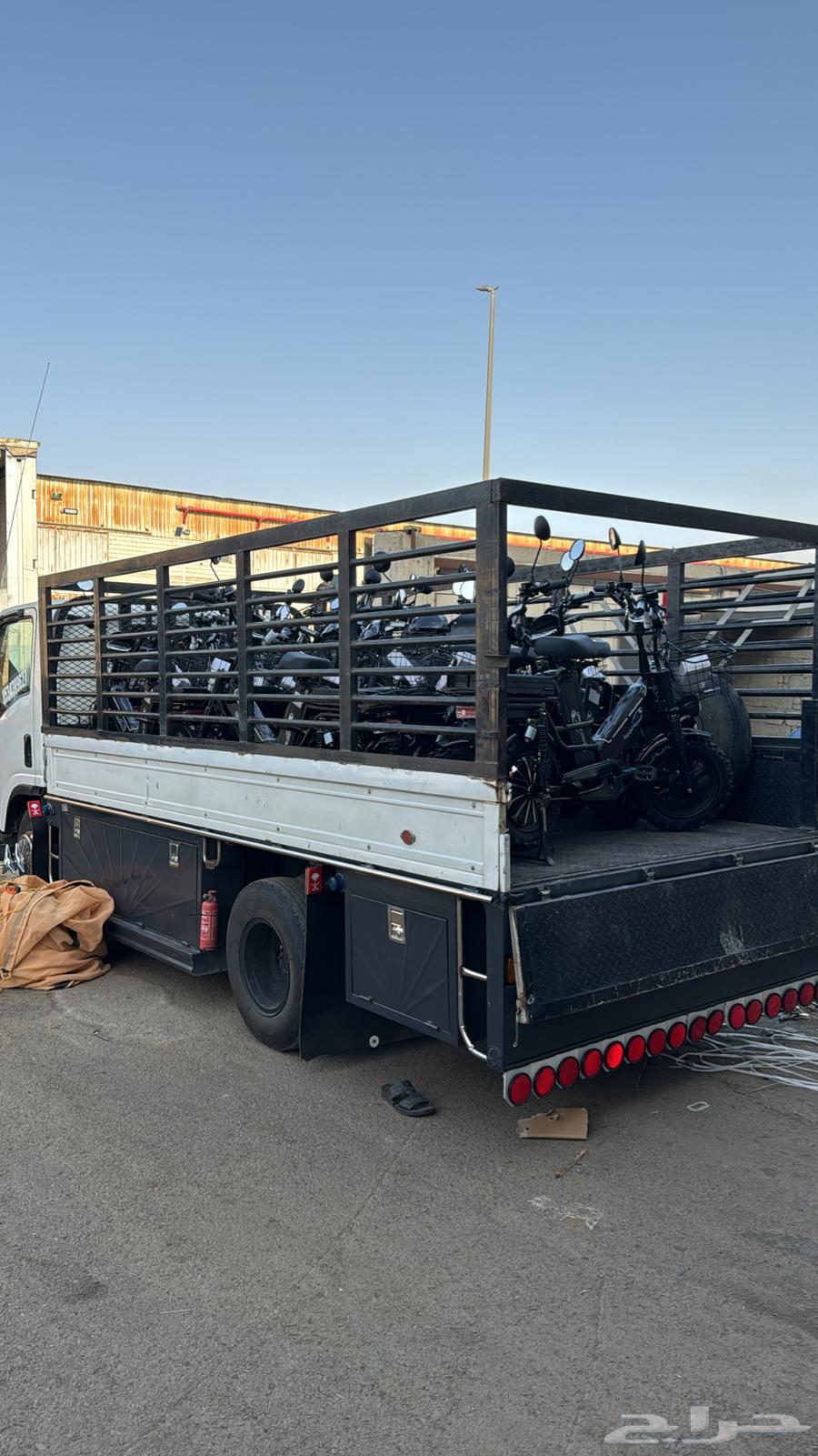 دينة جده صندوق دنه64474330381057110