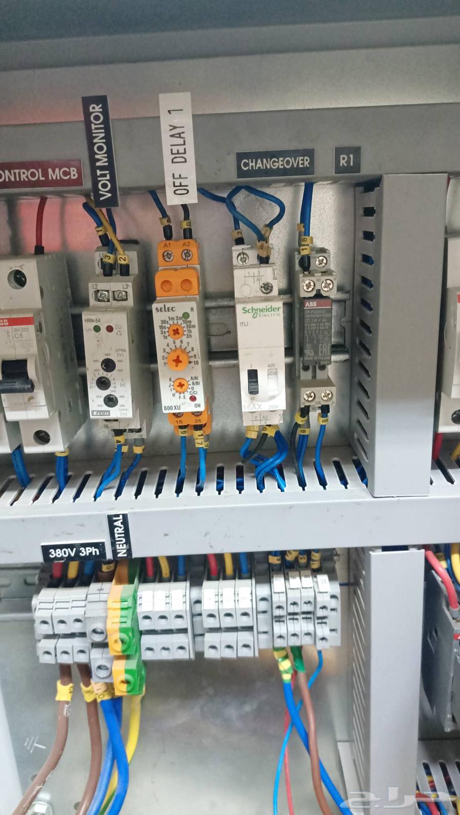 جميع انواع أعمال الكهرباء المنزلية والتجارية والاستثمارية64474139416321114