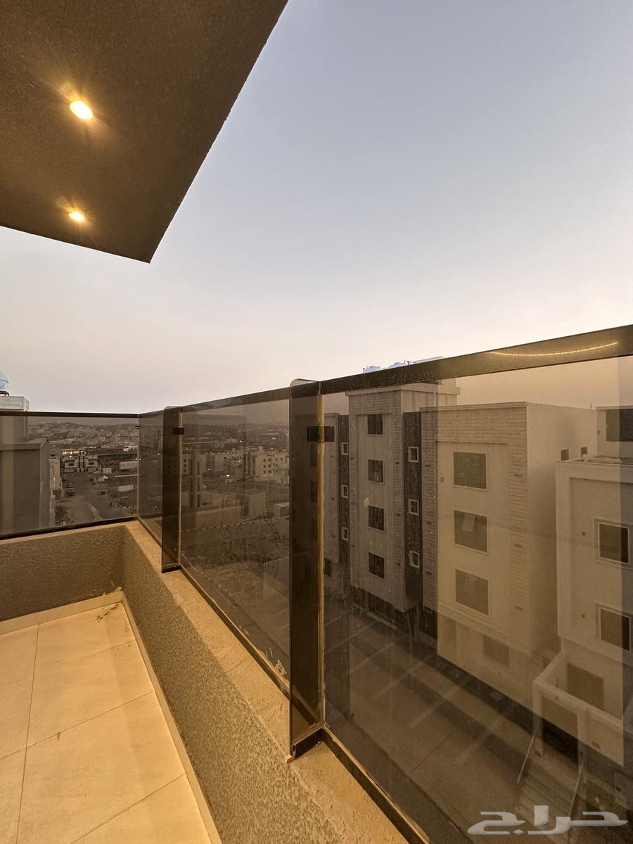 للبيع شقق بدرج داخلى للسطح قريبه من مطار ابها64473914604803112