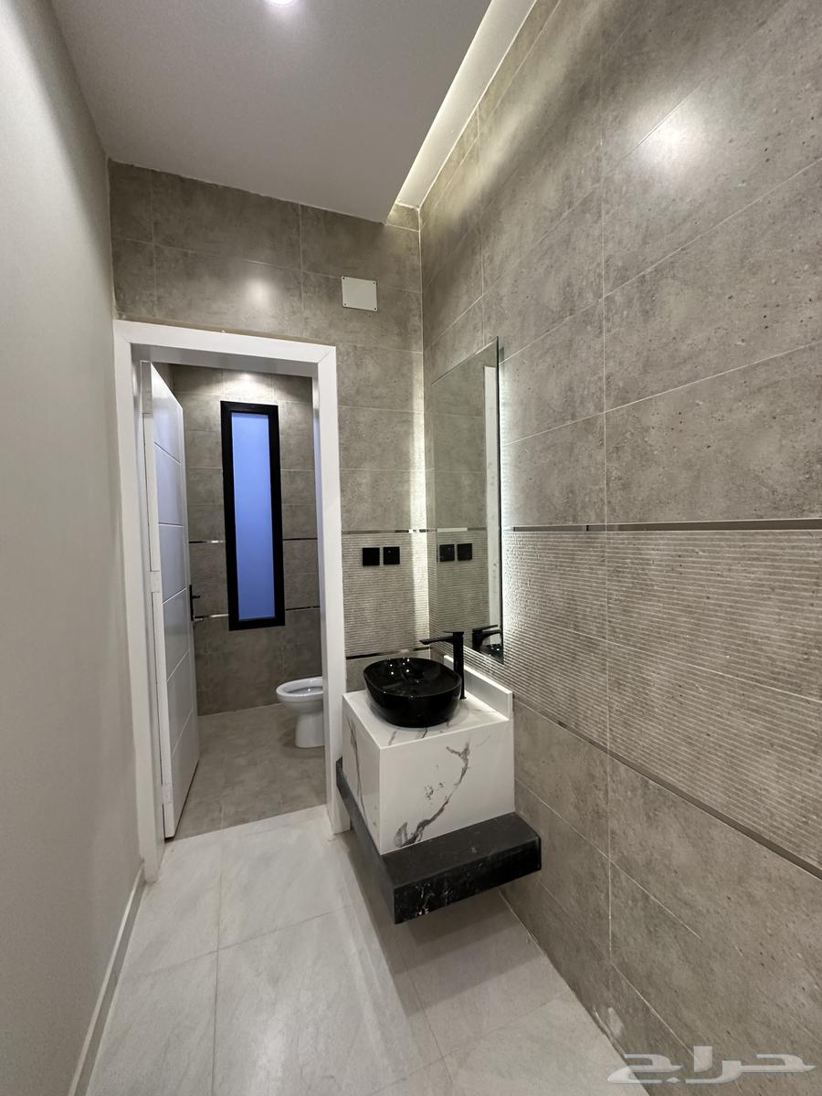 للبيع شقق بدرج داخلى للسطح قريبه من مطار ابها64473914604803114