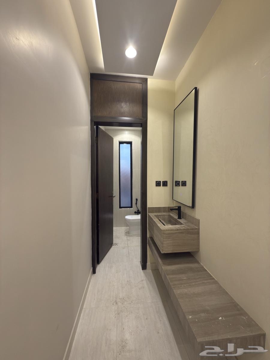 للبيع شقة بدرج داخلي للسطح سعر فرصة 510 الف عند كوبري باحص64473914612611114