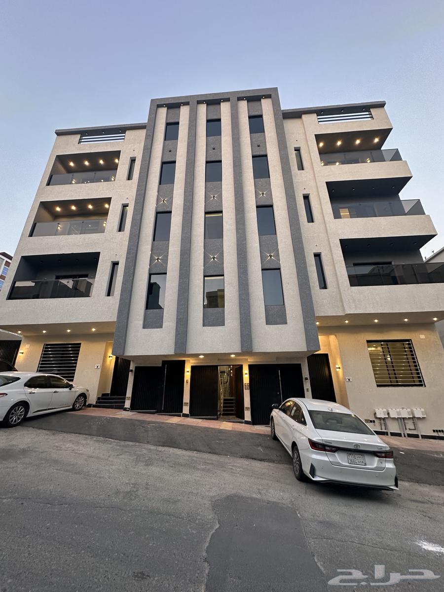 للبيع شقق بدرج داخلى للسطح قريبه من مطار ابها64473914604803110