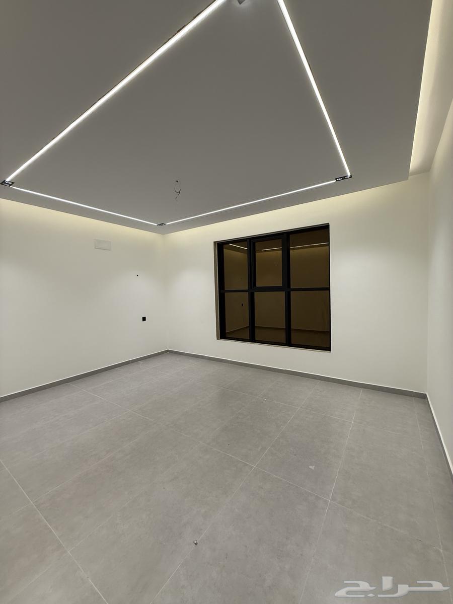 شقق علويه 6 غرف بتصميم فندقي قرب ممشي الراقي-بسعر550الف64473930844675113