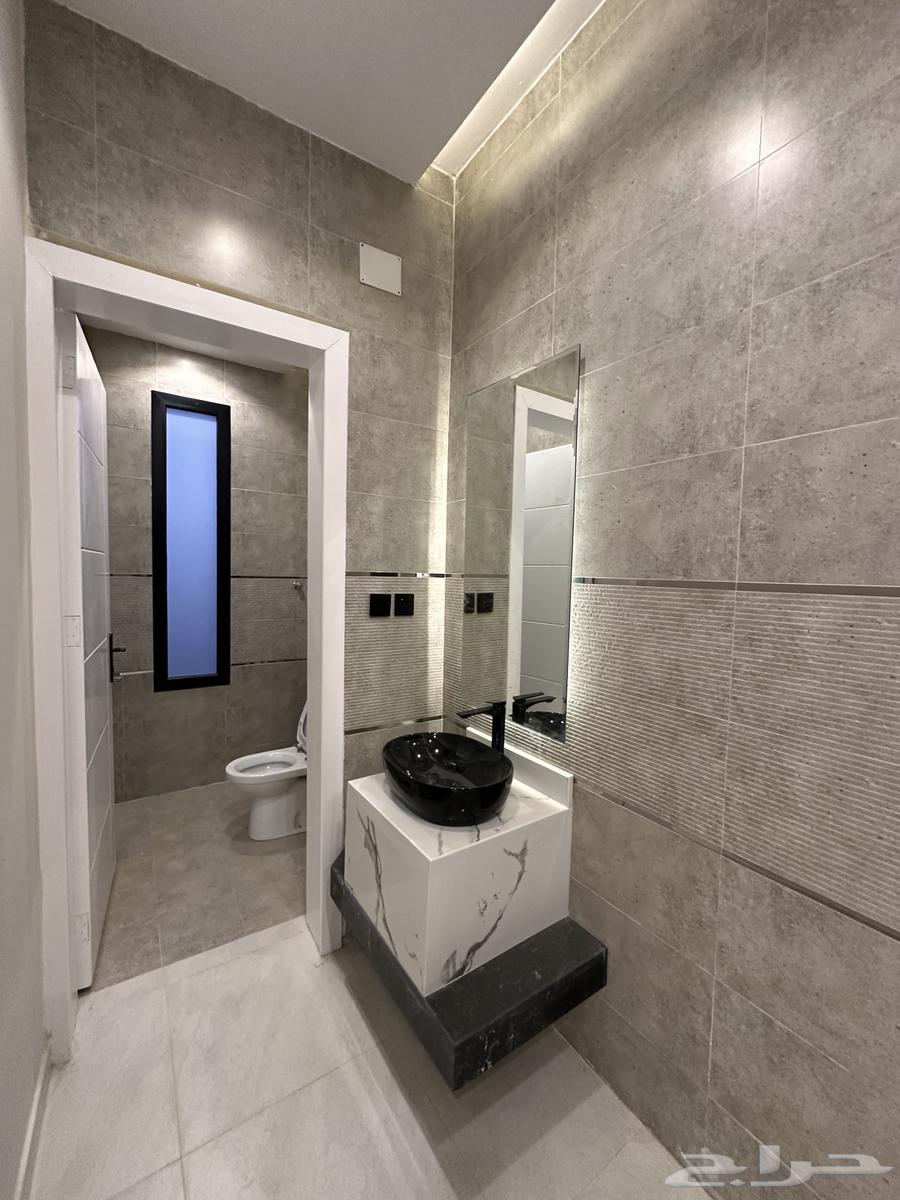 للبيع شقق بدرج داخلى للسطح قريبه من مطار ابها64473914604803113