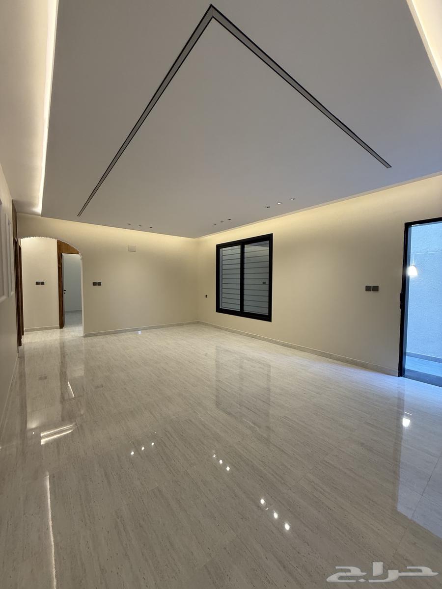 للبيع دور أرضي فخم 6غرف بحوش كبير خلف حديقة الزهور بالمحالة64473898685441110