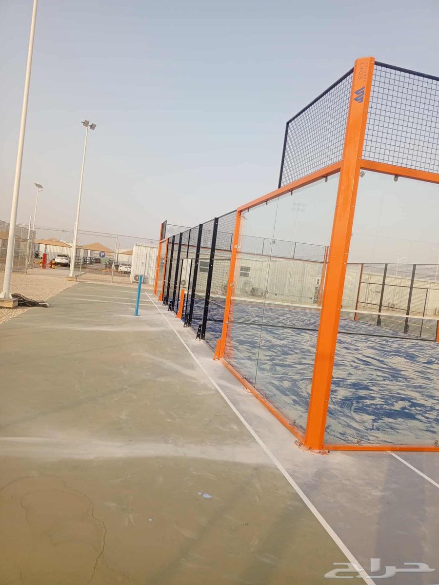 فني تركيب ملاعب بادل في المملكة العربية السعودية بخدمة ممتاز64474235607299112