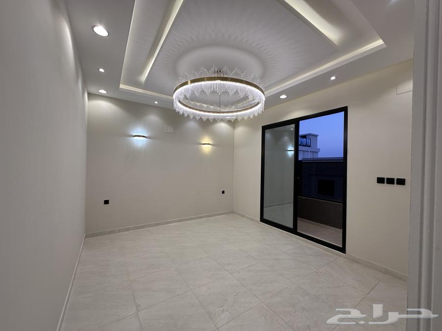 للبيع شقق بدرج داخلى للسطح قريبه من مطار ابها64473914604803111