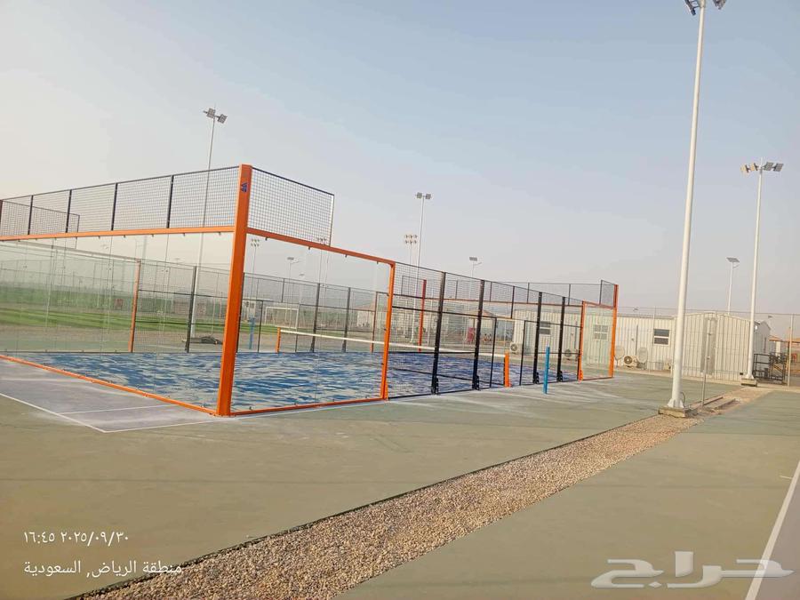فني تركيب ملاعب بادل في المملكة العربية السعودية بخدمة ممتاز64474235607299111