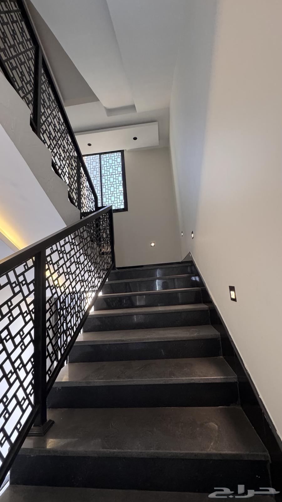 للبيع روف علوى مع ملحق مداخل مستقله من 600 الف الوسام64487053524098114