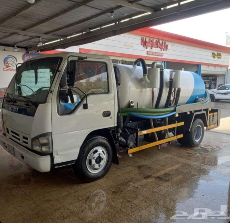 A sewage service office.. a suction and cleaning compressor for manholes64487183668227112