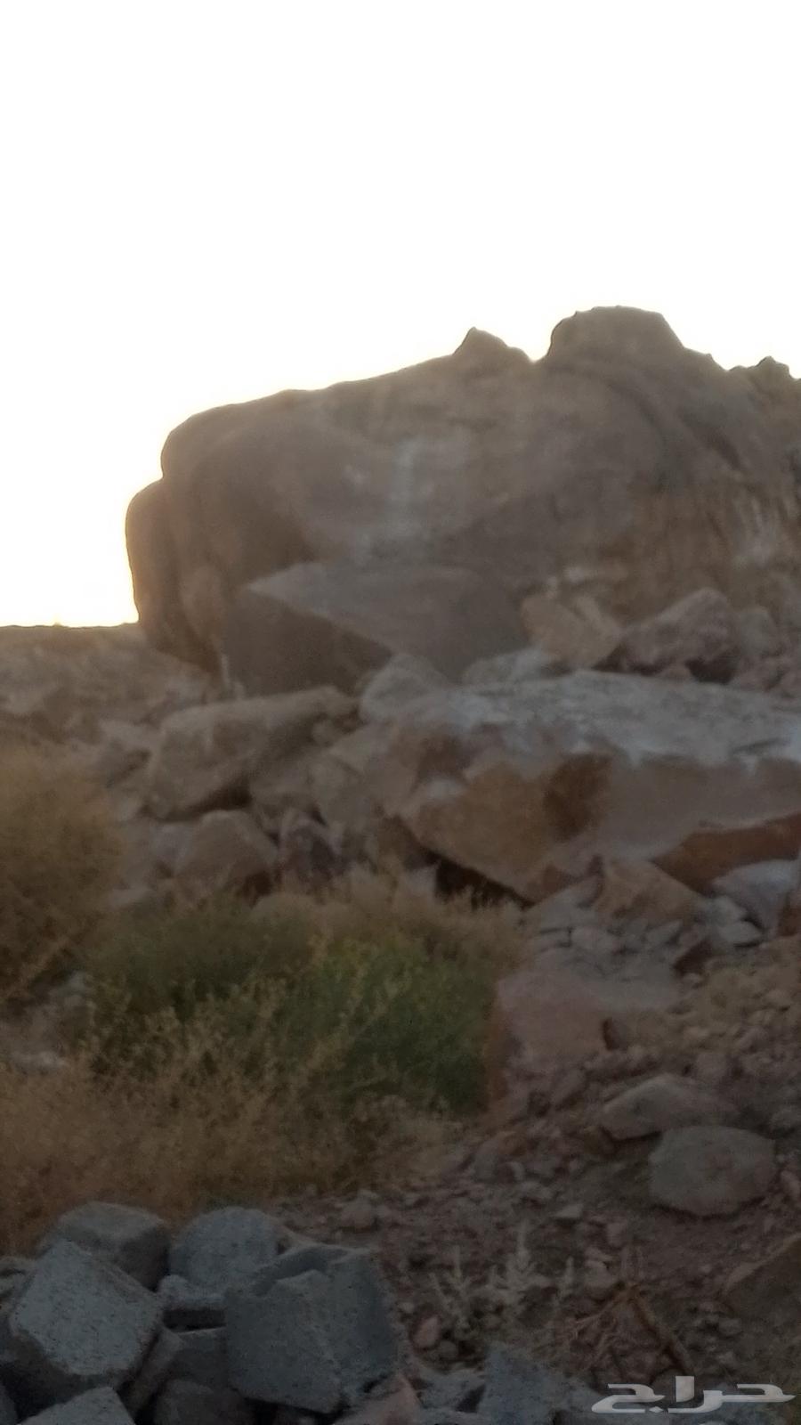 Drilling and blasting mountains to build stone structures64487231301763110