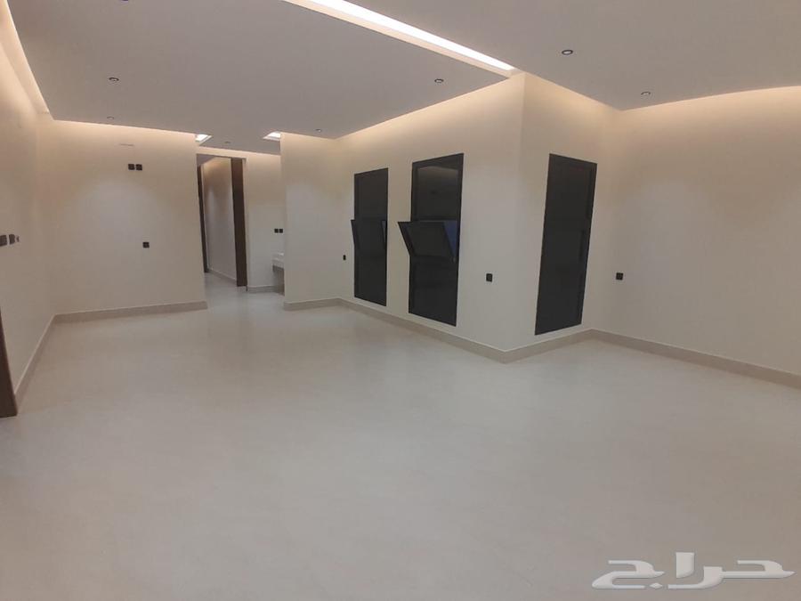 للبيع شقه دور ثاني مع ملحق تشطيبات فاخره بحي الحسام ب590الف64487052963714114